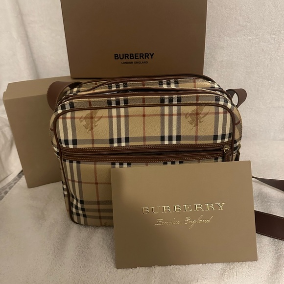 Burberry travel bag shoulder strap or crossbody. - Picture 10 of 16
